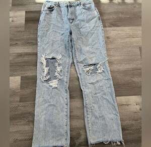 Garage Denim Women’s Light Wash Distressed 90’s Straight Jeans